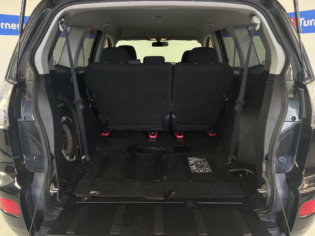 Photo '14' of Mitsubishi Outlander