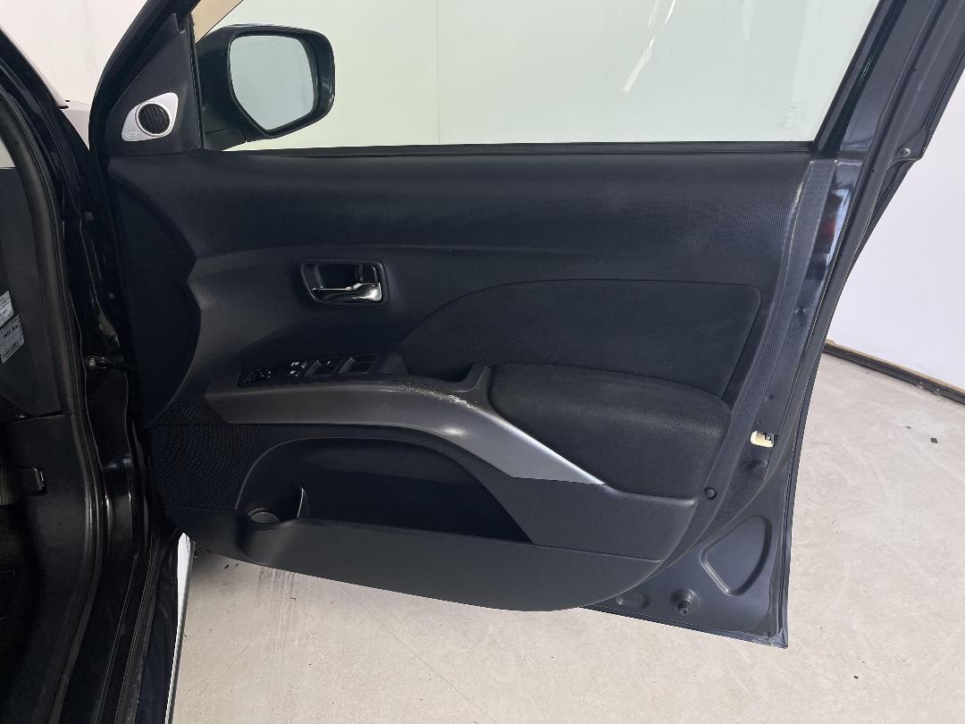 Photo '15' of Mitsubishi Outlander