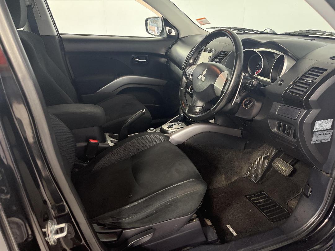 Photo '16' of Mitsubishi Outlander