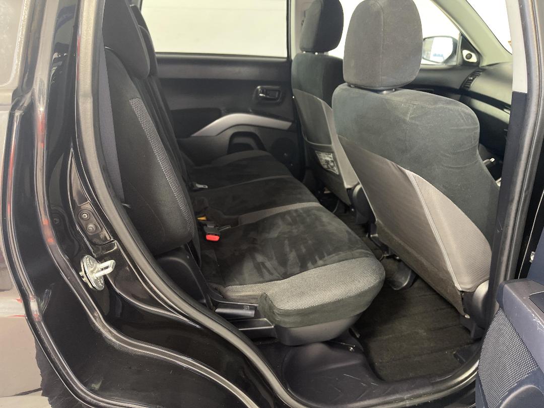 Photo '20' of Mitsubishi Outlander