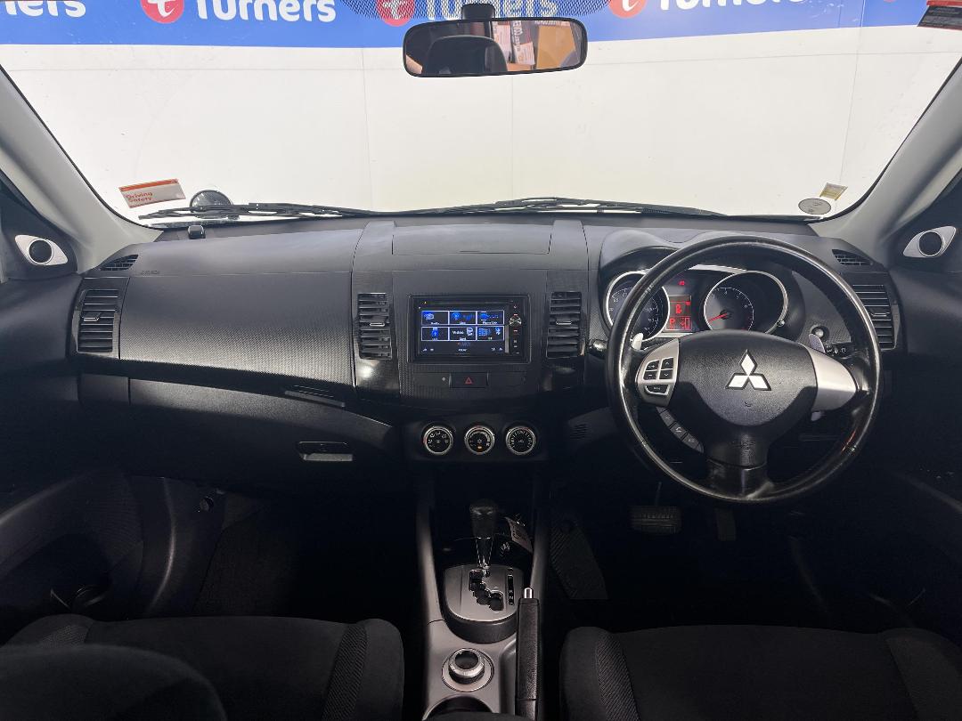 Photo '17' of Mitsubishi Outlander