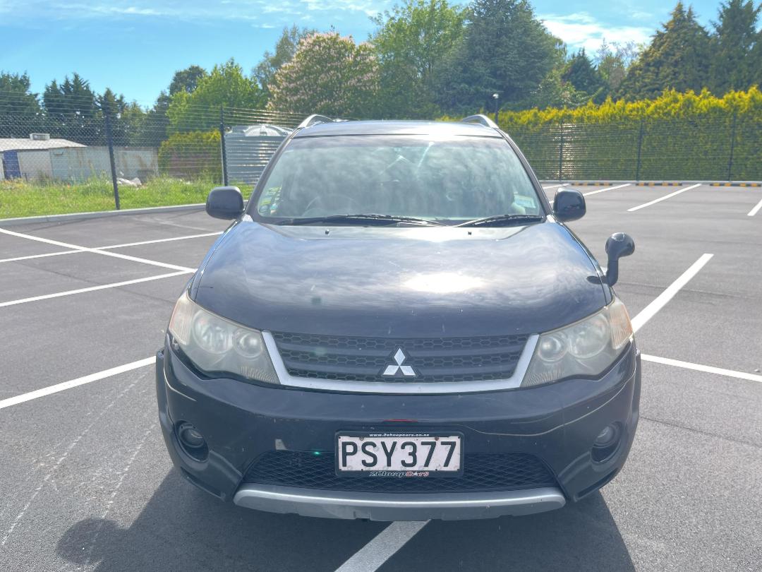 Photo '3' of Mitsubishi Outlander Photo '3' of Mitsubishi Outlander