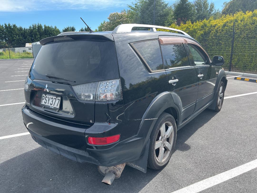 Photo '7' of Mitsubishi Outlander Photo '7' of Mitsubishi Outlander