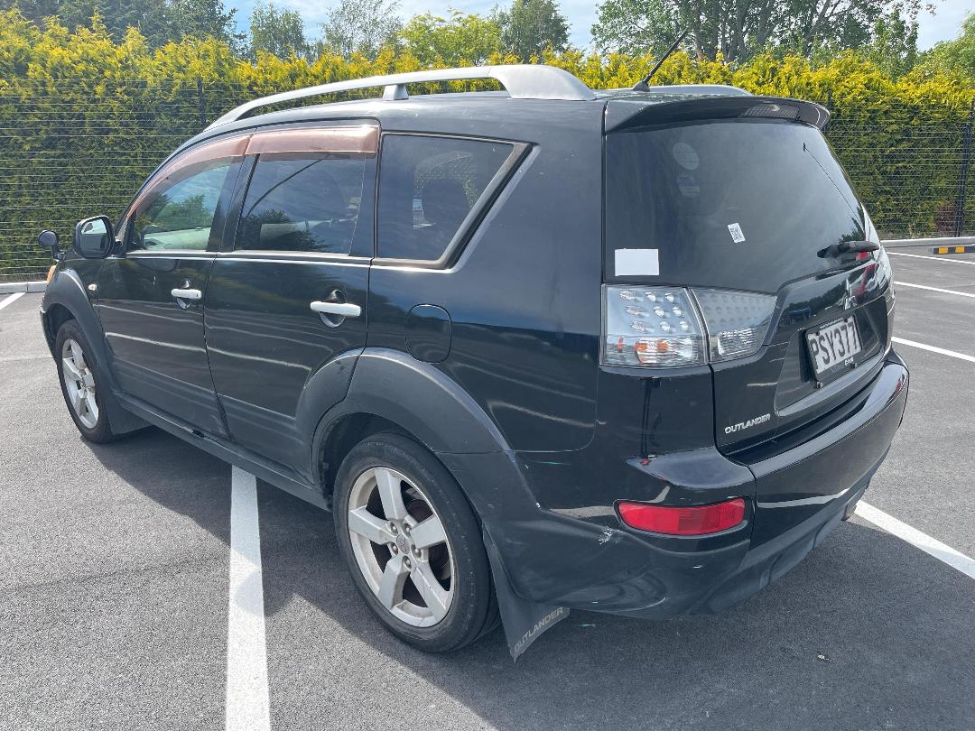 Photo '10' of Mitsubishi Outlander Photo '10' of Mitsubishi Outlander