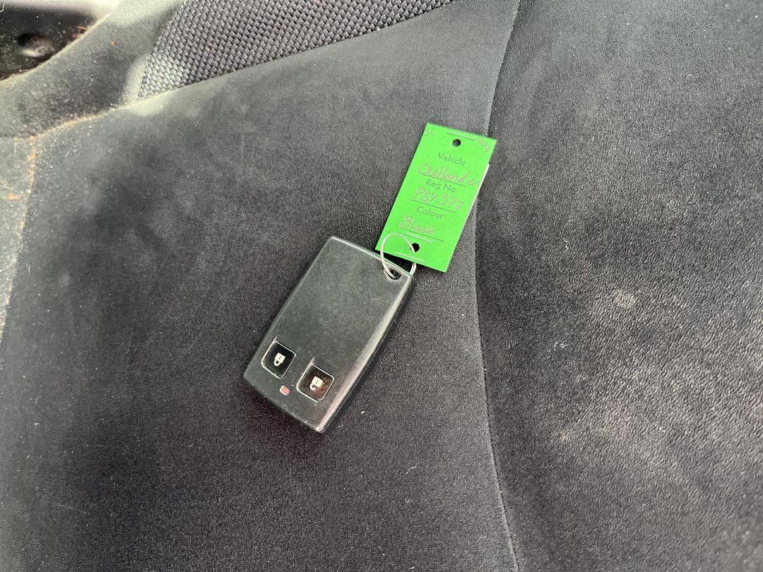 Photo '15' of Mitsubishi Outlander Photo '15' of Mitsubishi Outlander