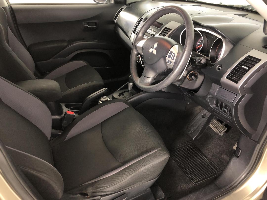 Photo '16' of Mitsubishi Outlander Photo '16' of Mitsubishi Outlander