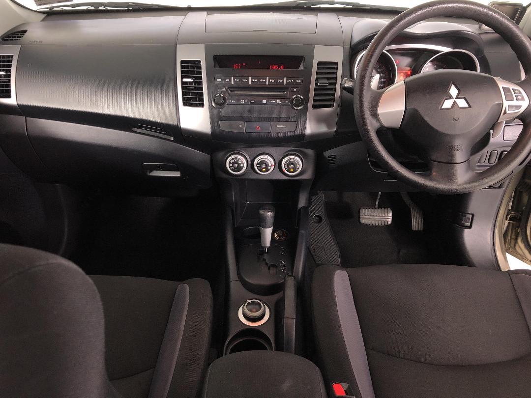 Photo '17' of Mitsubishi Outlander Photo '17' of Mitsubishi Outlander