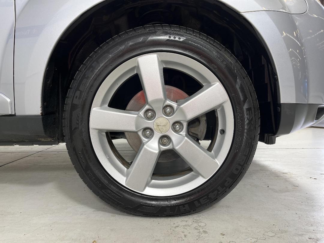 Photo '9' of Mitsubishi Outlander Photo '9' of Mitsubishi Outlander