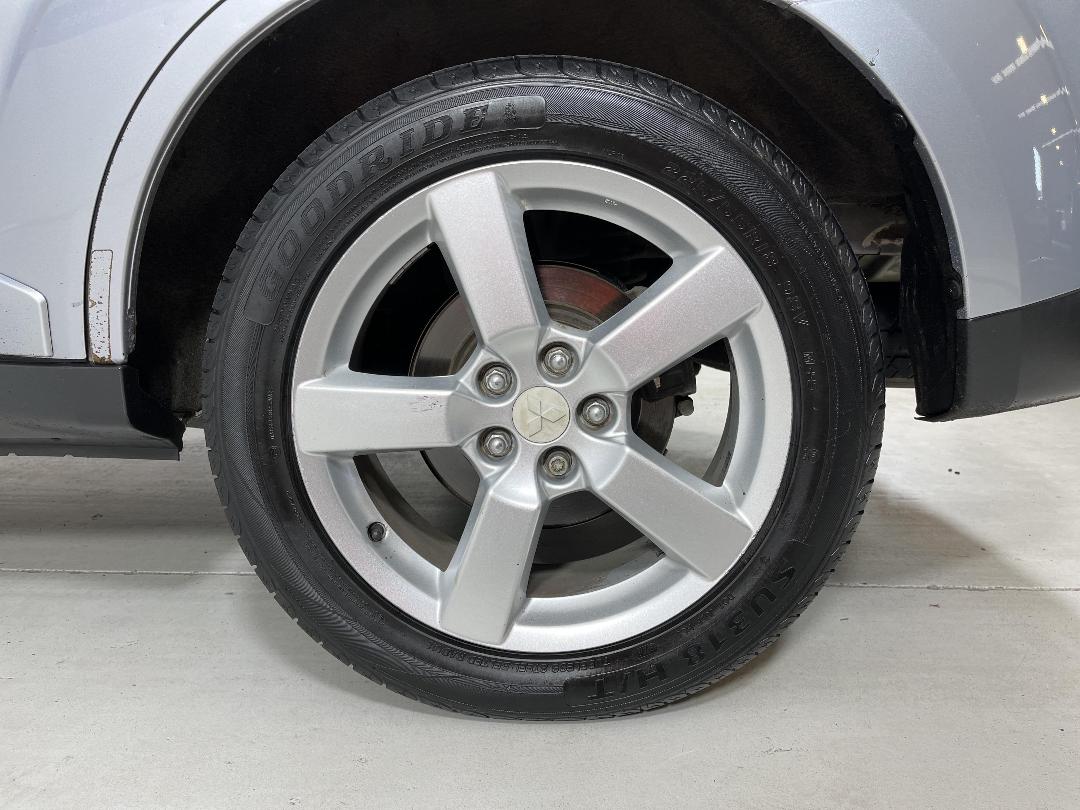 Photo '11' of Mitsubishi Outlander Photo '11' of Mitsubishi Outlander