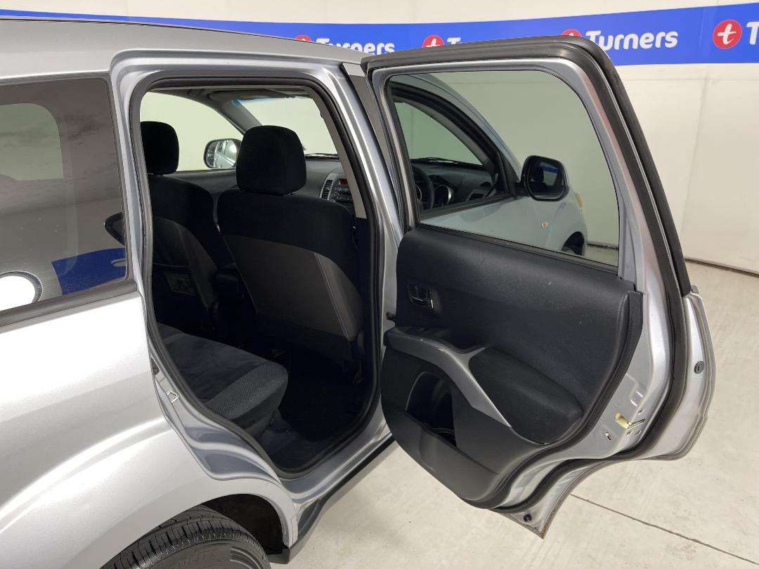 Photo '19' of Mitsubishi Outlander Photo '19' of Mitsubishi Outlander