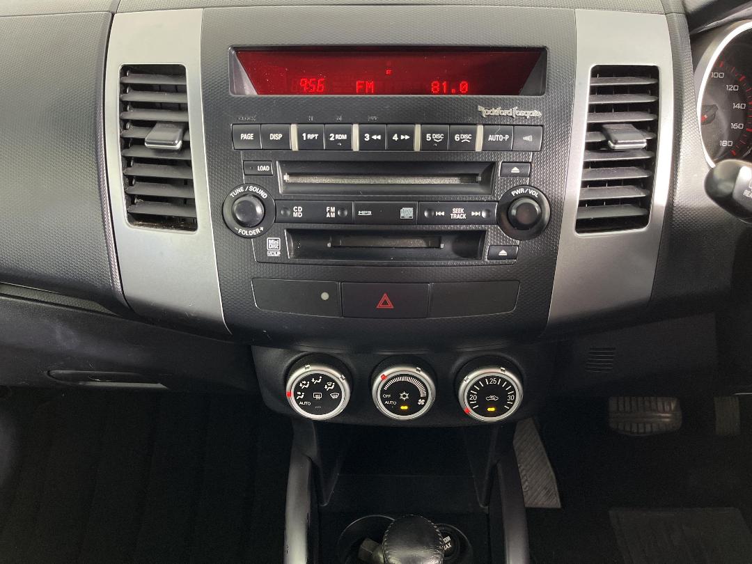 Photo '18' of Mitsubishi Outlander Photo '18' of Mitsubishi Outlander