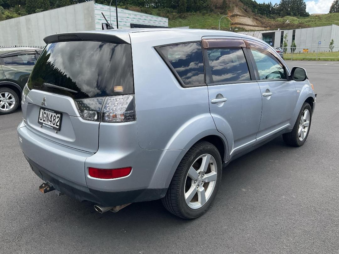 Photo '4' of Mitsubishi Outlander Photo '4' of Mitsubishi Outlander