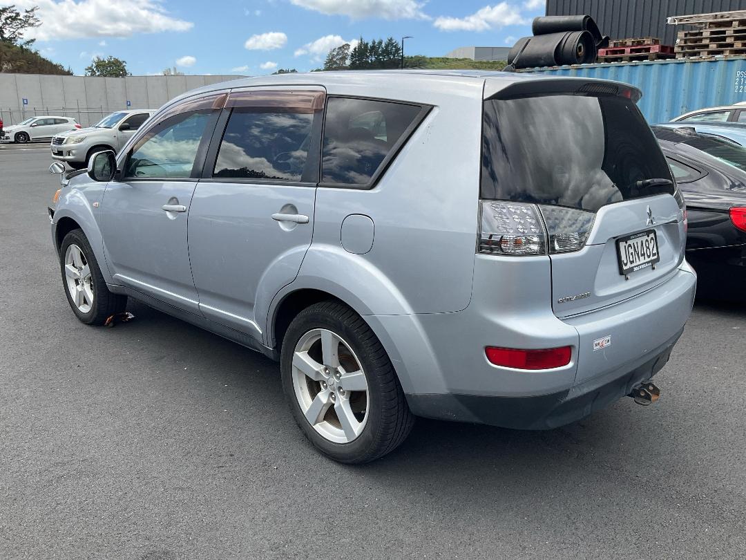 Photo '3' of Mitsubishi Outlander Photo '3' of Mitsubishi Outlander