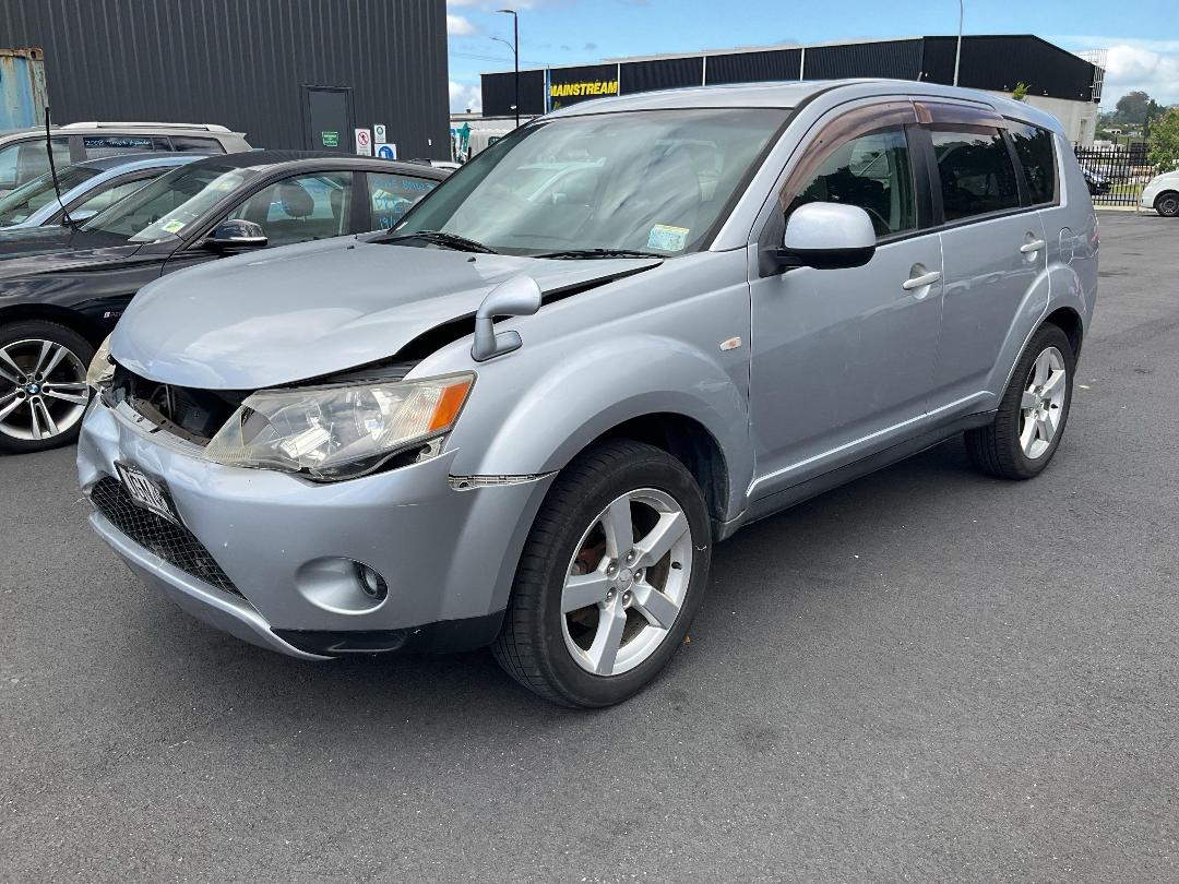 Photo '2' of Mitsubishi Outlander Photo '2' of Mitsubishi Outlander