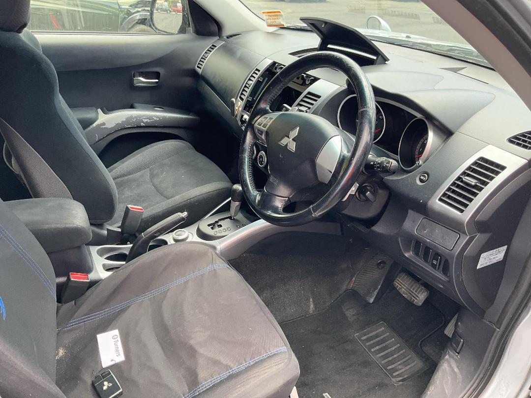 Photo '15' of Mitsubishi Outlander Photo '15' of Mitsubishi Outlander