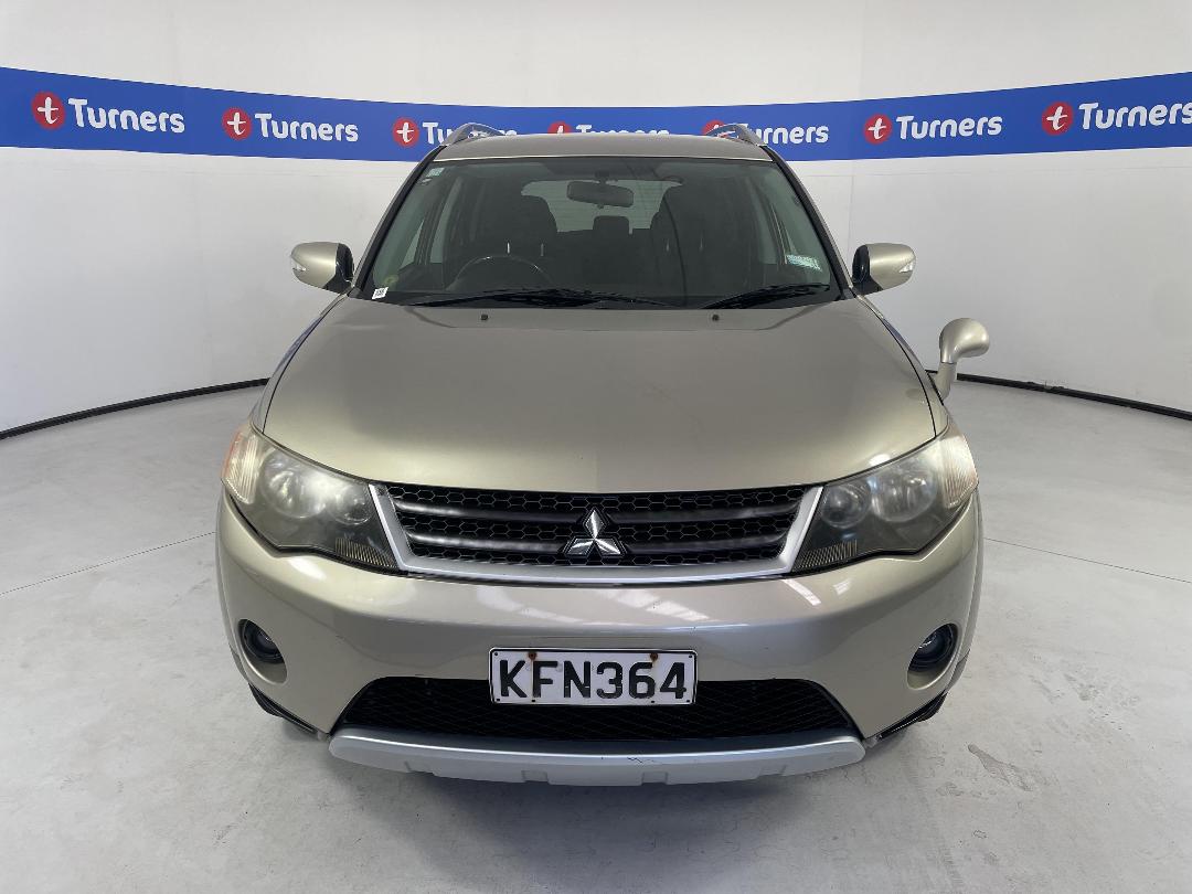 Photo '2' of Mitsubishi Outlander