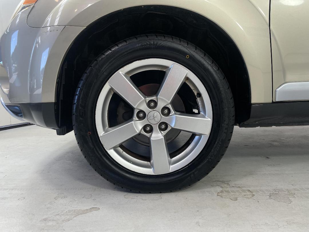 Photo '10' of Mitsubishi Outlander