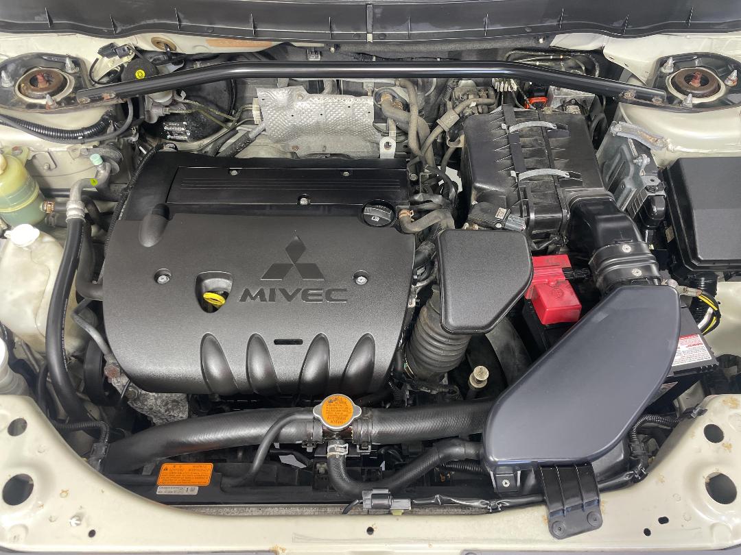 Photo '13' of Mitsubishi Outlander