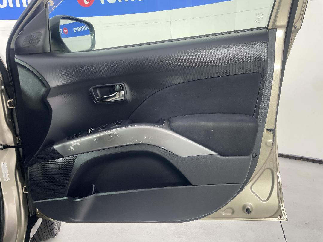 Photo '15' of Mitsubishi Outlander