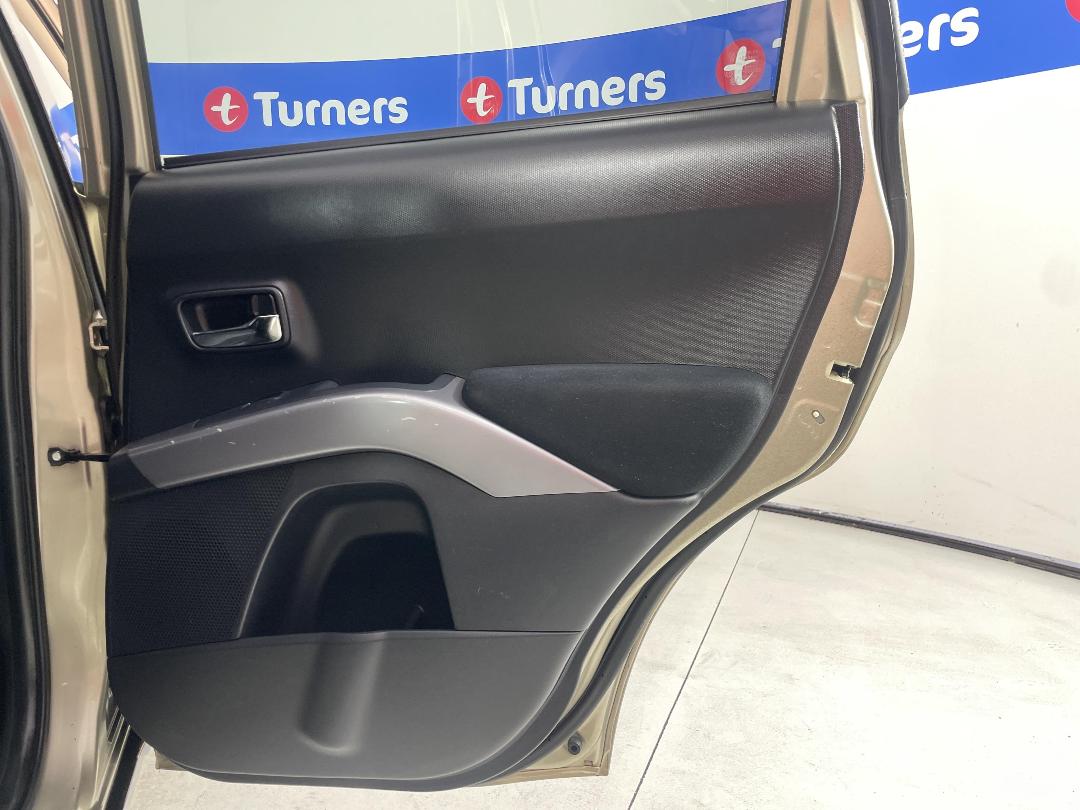 Photo '19' of Mitsubishi Outlander