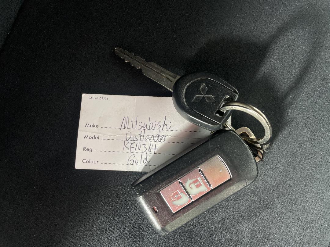 Photo '22' of Mitsubishi Outlander