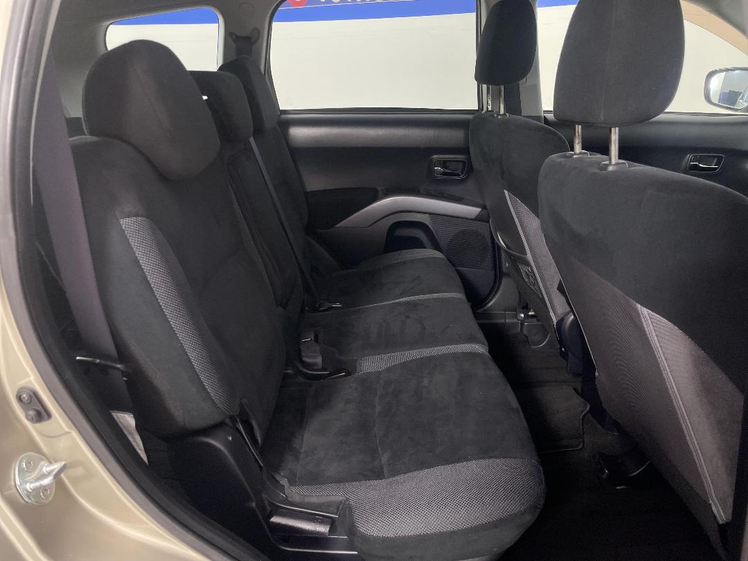 Photo '20' of Mitsubishi Outlander