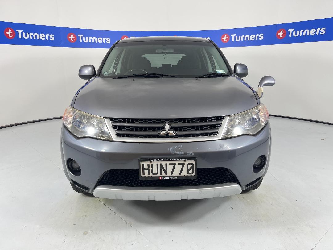 Photo '2' of Mitsubishi Outlander