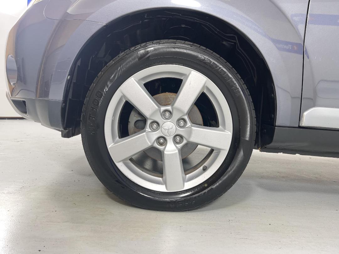 Photo '10' of Mitsubishi Outlander