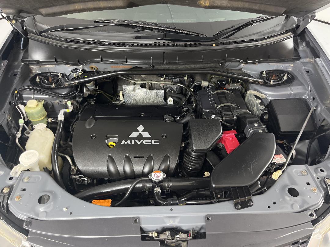 Photo '13' of Mitsubishi Outlander