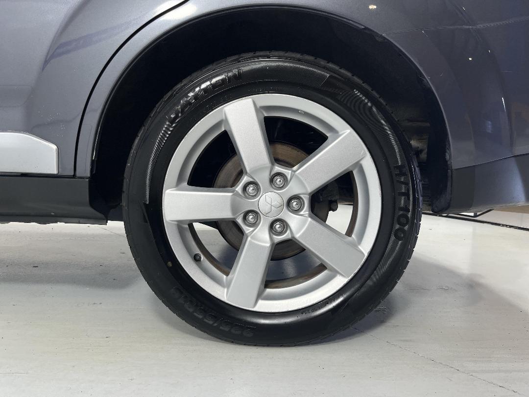 Photo '11' of Mitsubishi Outlander