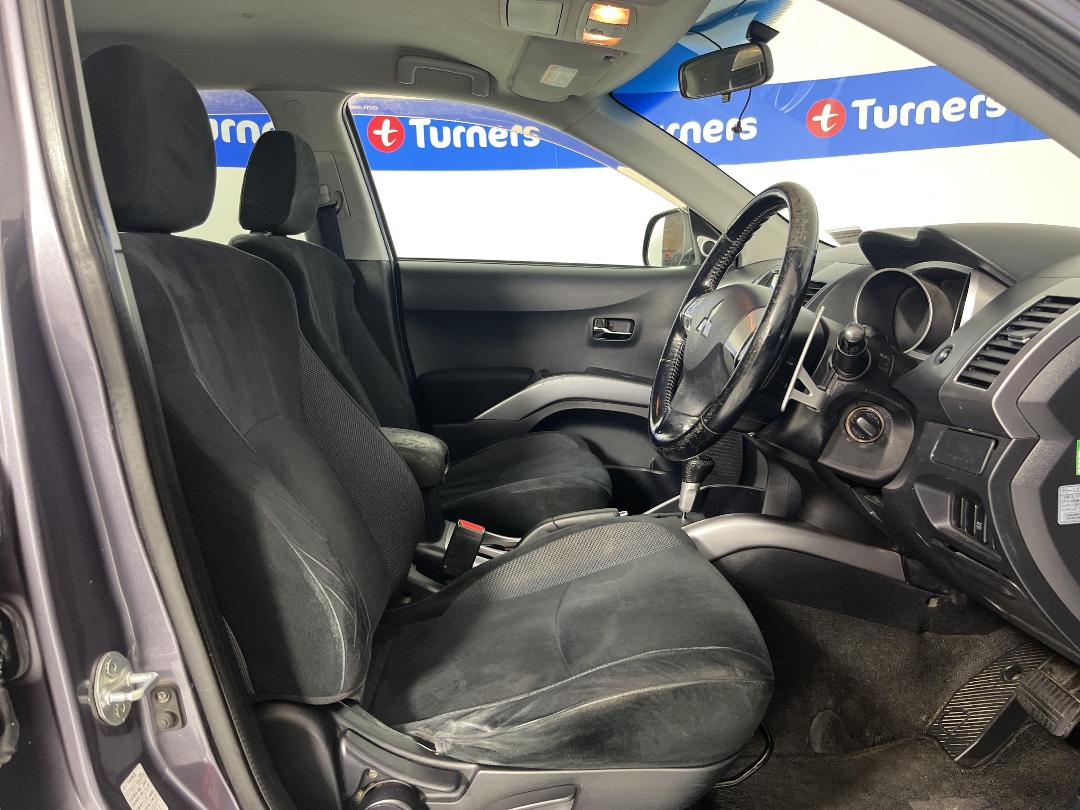 Photo '16' of Mitsubishi Outlander