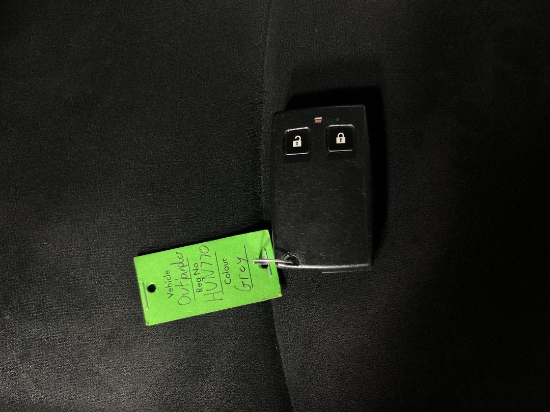 Photo '22' of Mitsubishi Outlander