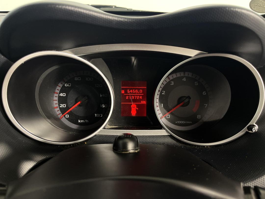 Photo '21' of Mitsubishi Outlander