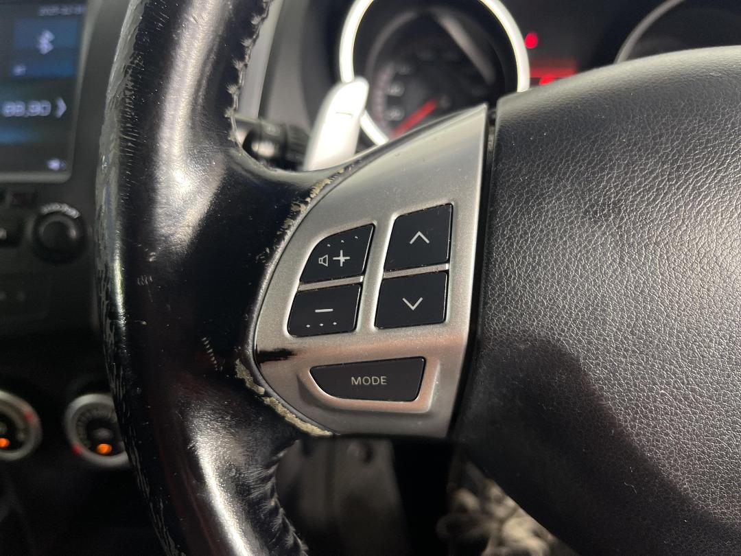 Photo '23' of Mitsubishi Outlander