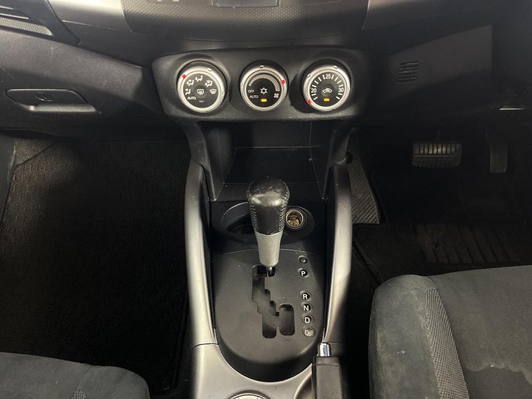 Photo '18' of Mitsubishi Outlander