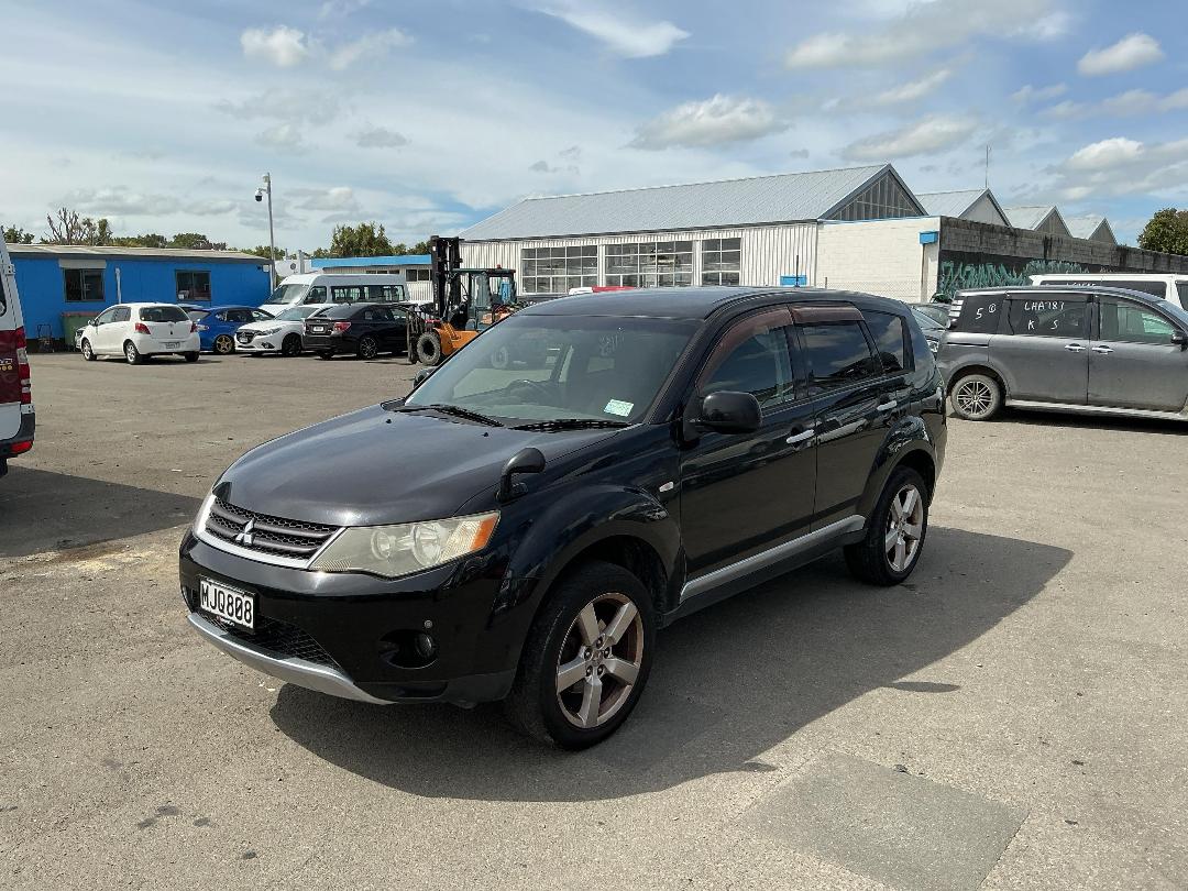 Photo '3' of Mitsubishi Outlander Photo '3' of Mitsubishi Outlander