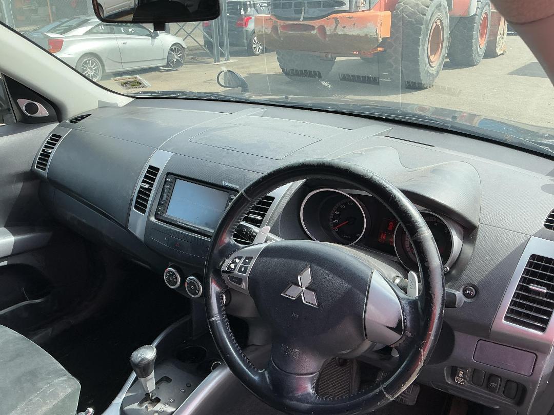 Photo '11' of Mitsubishi Outlander Photo '11' of Mitsubishi Outlander