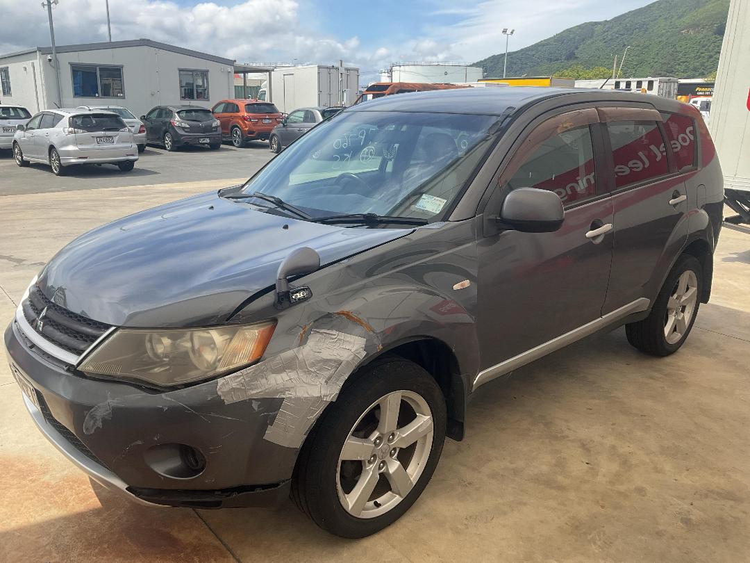 Photo '2' of Mitsubishi Outlander Photo '2' of Mitsubishi Outlander