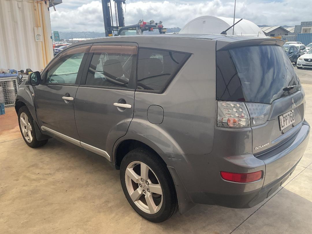 Photo '3' of Mitsubishi Outlander Photo '3' of Mitsubishi Outlander