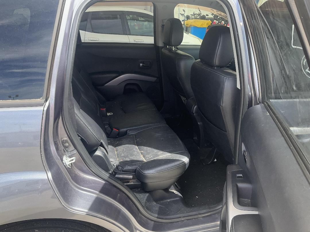 Photo '10' of Mitsubishi Outlander Photo '10' of Mitsubishi Outlander