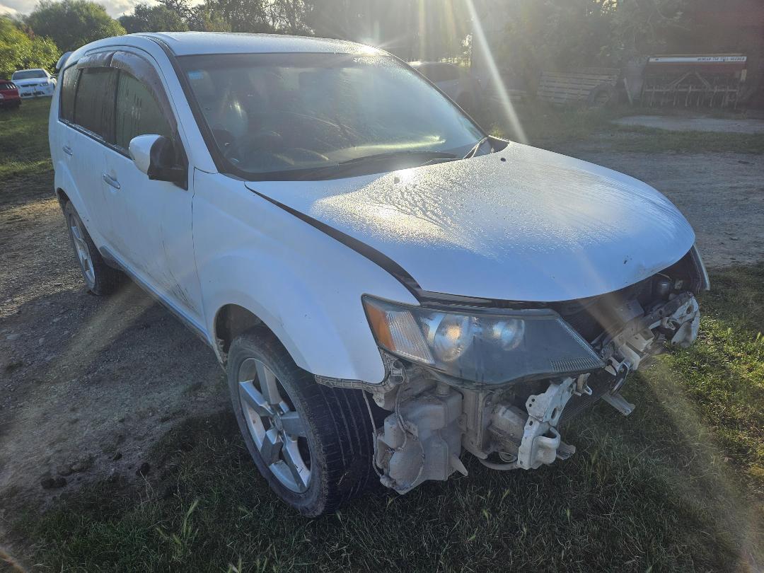 Photo '2' of Mitsubishi Outlander Photo '2' of Mitsubishi Outlander