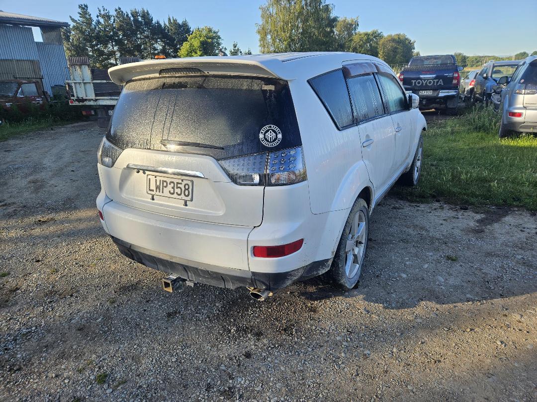 Photo '3' of Mitsubishi Outlander Photo '3' of Mitsubishi Outlander