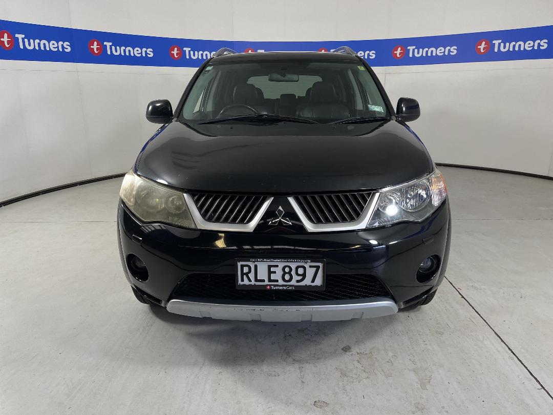 Photo '2' of Mitsubishi Outlander