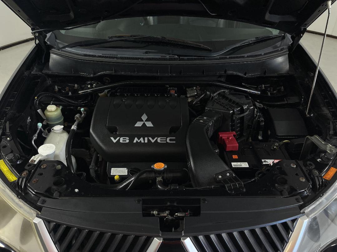 Photo '13' of Mitsubishi Outlander