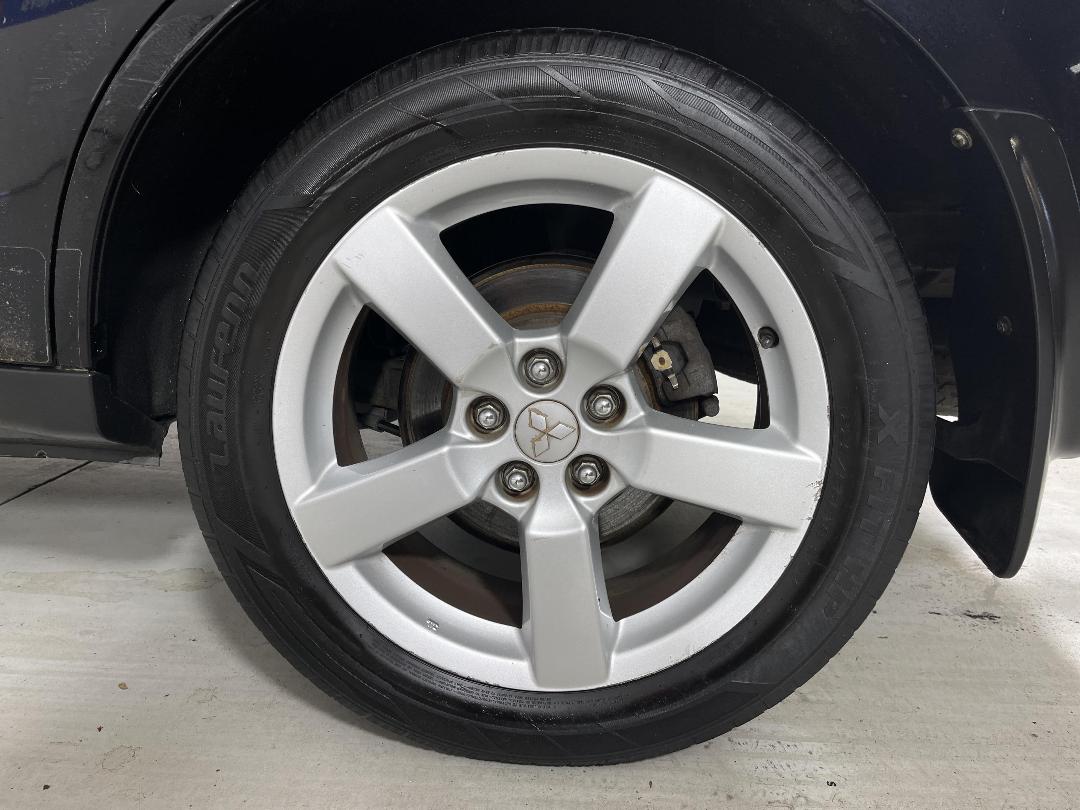 Photo '11' of Mitsubishi Outlander