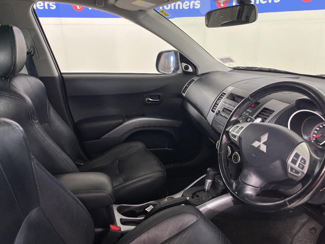 Photo '16' of Mitsubishi Outlander