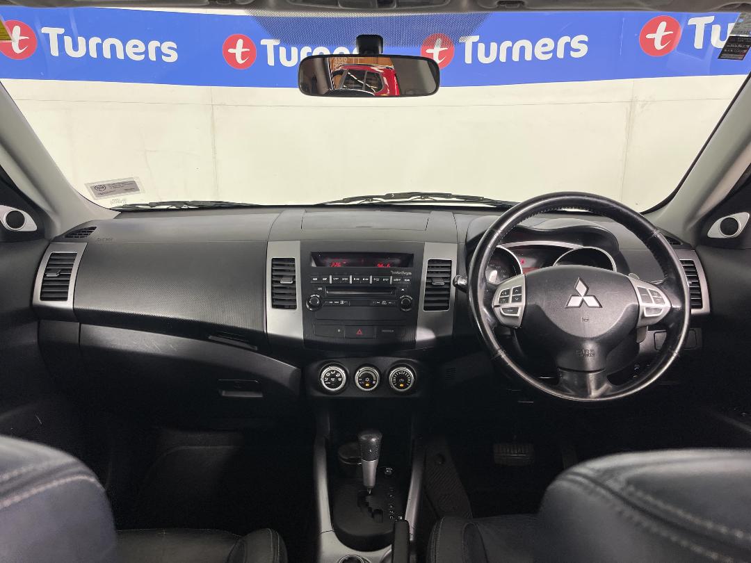 Photo '17' of Mitsubishi Outlander