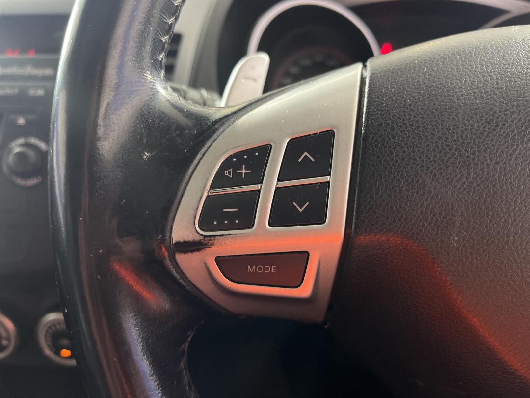 Photo '28' of Mitsubishi Outlander