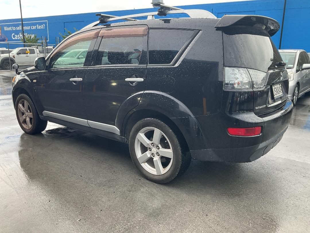 Photo '3' of Mitsubishi Outlander Photo '3' of Mitsubishi Outlander