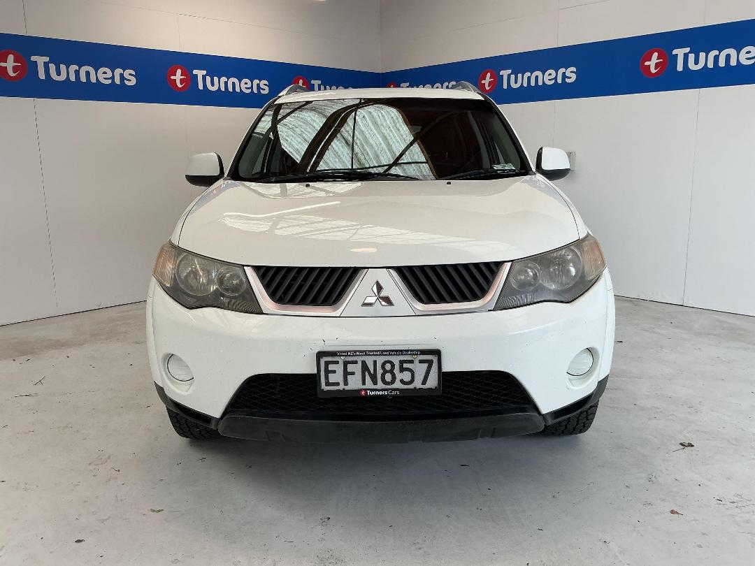 Photo '2' of Mitsubishi Outlander